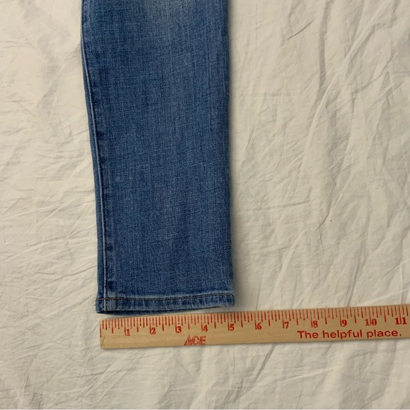 Ann Taylor Loft Relaxed Skinny Jeans 
Size 2/26 
Light Wash Distressed Denim - Picture 14 of 16